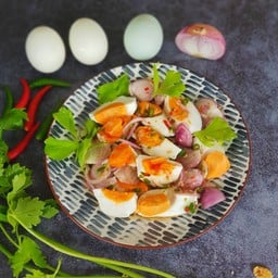 ยำไข่เค็ม