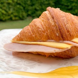 ครัวซองต์แฮมชีส