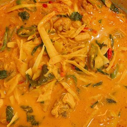 แกงกะทิไก่หน่อไม้สด