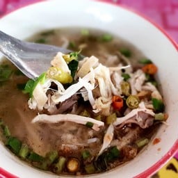 ก๋วยเตี๋ยวไก่ฉีกป้าแป๊ะเจ้าเจ็ด