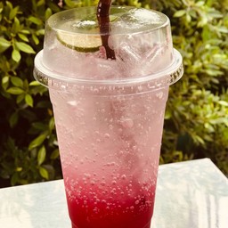 น้ำแดงโซดา