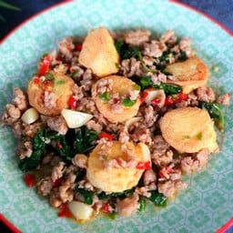 ผัดกะเพราหมูสับเต้าหู้ไข่