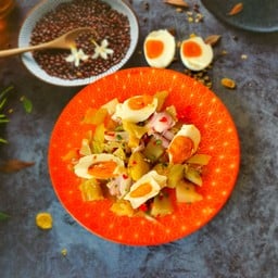 ยำผักกาดดองไข่เค็ม