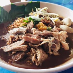 ร้านก๋วยเตี๋ยวโอ่งทอง