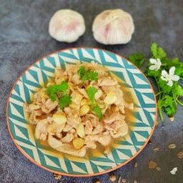 หมูกระเทียม