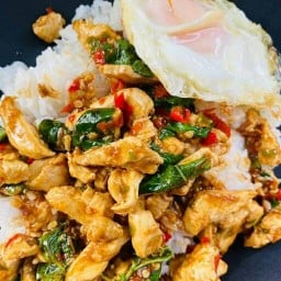 อาหารตามสั่ง ก๋วยเตี๋ยวหมูนํ้าตก ร้านข้าวแกงโคราช