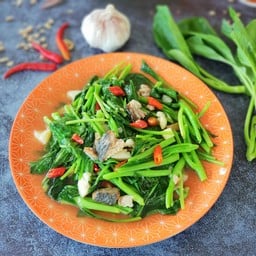 ผัดคะน้าปลาอินทรีย์