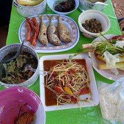 ป้าตู่ส้มตำ เนื้อปิ้ง