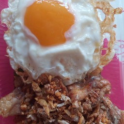 ข้าวราดหมูทอดกระเทียม