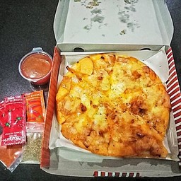 พิซซ่าเบคอนสับปะรด Bacon with pineapple pizza