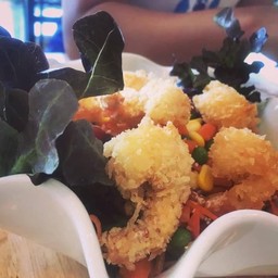 สลัดกุ้งทอด Shrimp fried salad