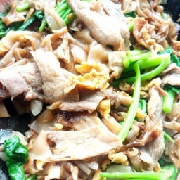 อ้วนราดหน้ายอดผัก ผัดซีอิ๊วตลาดใหม่กรุงนนท์