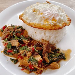 กะเพราขาหมูราดข้าว