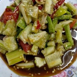 ส้มตำพ่อเที่ยง อาหารตามสั่ง ต้นมะขาม