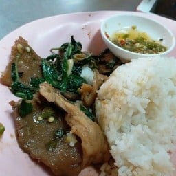 ผัดกระเพราหมู