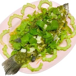 ปลากะพงนึ่งราดซีฟู้ด