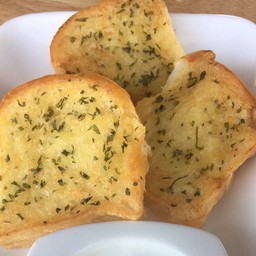 ขนมปังกระเทียม Garlic Bread