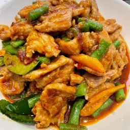 พริกแกงหมูราดข้าว