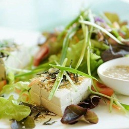 สลัดเต้าหู้สด