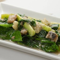 ผัดคะน้าปลาเค็ม