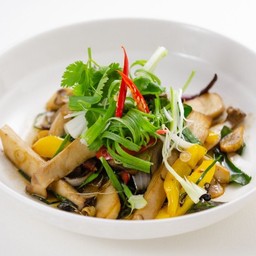 เห็ดออรินจิผัดสมุนไพร