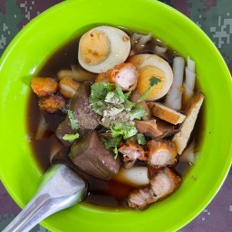 ก๋วยจั๊บน้ำข้นจตุโชติ