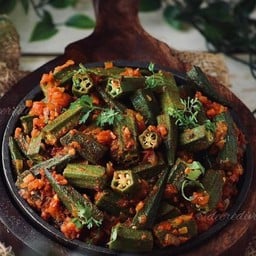 Bhindi masala okra fried sautee with onion and tomota กระเจี๊ยบทรงเครื่อง