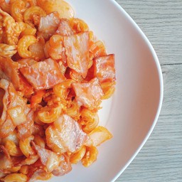 มักกะโรนีเบคอน.