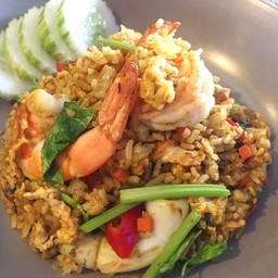 ข้าวผัดผงกะหรี่ทะเล