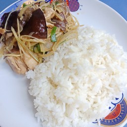 ข้าวราดผัดขิง