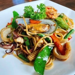 สปาเก็ตตี้ผัดขี้เมา (ซีฟู๊ด)