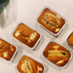 เค้กกล้วยหอมชีสสสส แน่นๆ อบร้อนๆ เนยแท้ ครีมชีสแท้ ไม่มีส่วนผสมของน้ำมันพืช