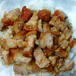 ข้าวราดหมูกรอบทอดน้ำปลา