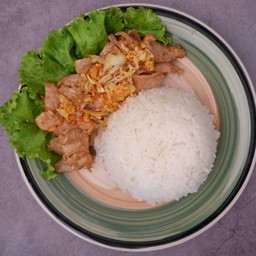 หมูกระเทียมราดข้าว