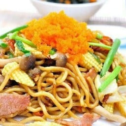 ยากิโซบะ โชยุเบค่อนไข่กุ้ง