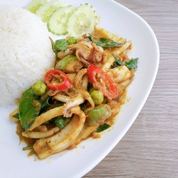 เขียวหวานผัดแห้ง ปลาหมึก