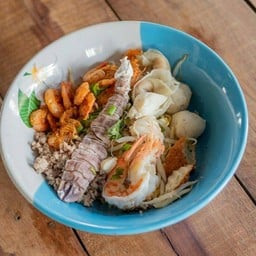 ก๋วยเตี๋ยวต้มยำทะเลรวม