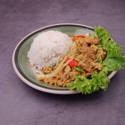 หมูผัดผงกะหรี่ราดข้าว