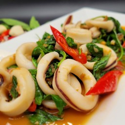 หมึก ผัดเต้าเจี้ยวโหระพา