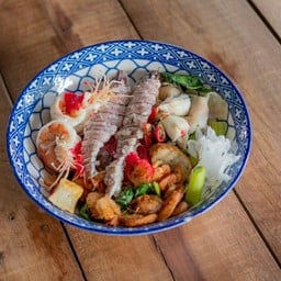 เย็นตาโฟทะเลรวม พิเศษ