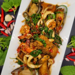 ทะเล ผัดเต้าเจี้ยวโหระพา