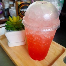 สตอเบอร์รี่โซดา