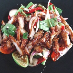 ยำปลาร้าหมูทอดไข่แดงเค็ม