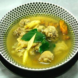 ไก่ต้มขมิ้น