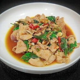 ผัดโหระพาพริกขี้หนูสดรวมมิตร+ไข่เจียว