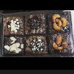 บราวนี่ 6 ชิ้น ชิ้น 1 ต่อ  หนึ่งหน้านะคะ