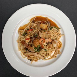 สปาเก็ตตี้กะเพรารวม