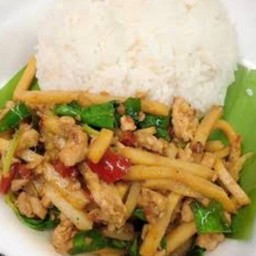 ผัดกระเพราหน่อไม้ไก่ราดข้าว+ไข่เจียว