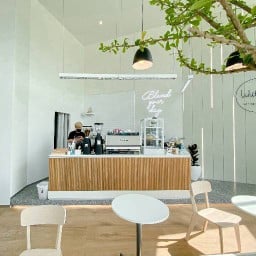 Whiteline Cafe -  coffee & bakery