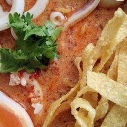 ก๋วยเตี๋ยวปลาหมึกต้มยำ